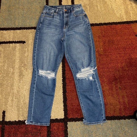 American Eagle Outfitters Denim - American eagle stretch distressed curvy mom jeans size 6